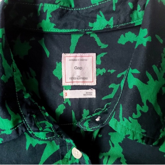 Gap fitted boyfriend button down - Picture 5 of 10